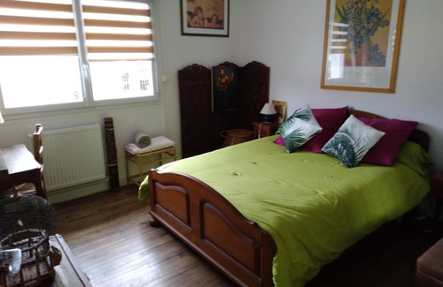 Perigueux Cama Y Desayuno | Chambre César- villa chaumonty Continental breakfast included