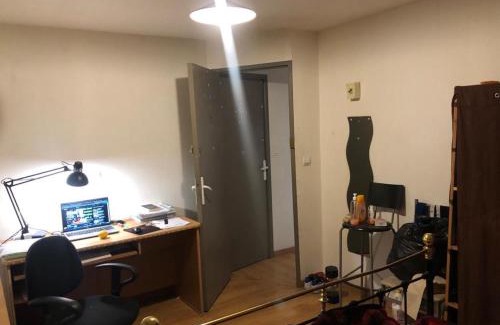 Charleville-Mezieres Casa | Chambre calme dans une colocation de 5 personnes