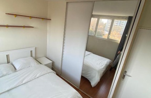 Massy Casa | Chambre calme (Mars) - proche Paris et TGV