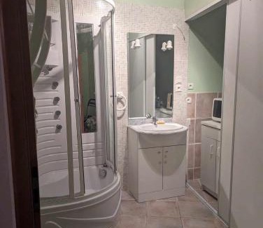 La Liviniere Casa | Chambre climatisée 2 places plus une place Bébé 0-3 ans, salle de bain et WC en espace privatif