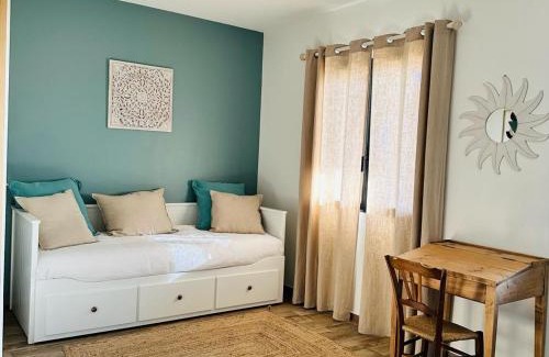 Faverolles Cama Y Desayuno | Chambre cosy avec salle d'eau, accès piscine chauffée et Wi-Fi illimité - FR-1-591-620