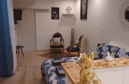 Neufmaisons Cama Y Desayuno | Chambre d'Emma, whirlpool bath, free Wi-Fi, free private parking