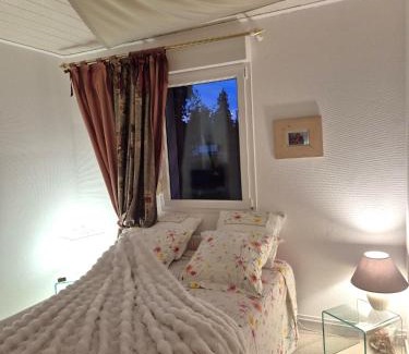 Monthureux-sur-Saone Cama Y Desayuno | Chambre d'hôtes de charme avec piscine terrasse et vue sur les prairies