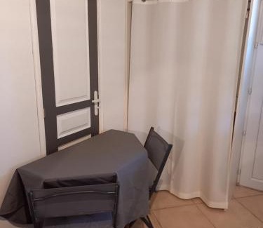 Martignas-Sur-Jalle Apartamento | Chambre d'hôte indépendante près de la jalle