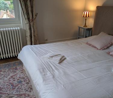 Saint-Aubin-Epinay Cama Y Desayuno | Chambre d'hôte - petit château à la campagne