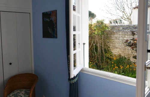 Loix Casa | Chambre D'hôte Indépendante, au Milieu D'un Jardin Arboré
