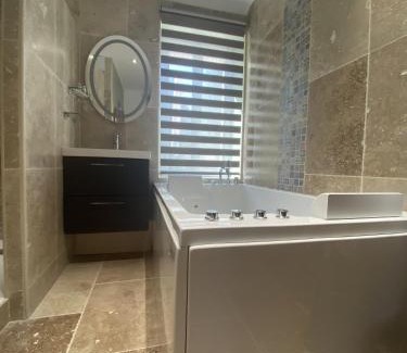 Reillanne Cama Y Desayuno | Chambre d'hôtes Alizé, Le Moulin de Prédelles