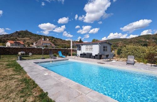 Retournac Cama Y Desayuno | Chambre d'hôtes en ferme restaurée avec piscine et espace pour groupes - FR-1-582-504