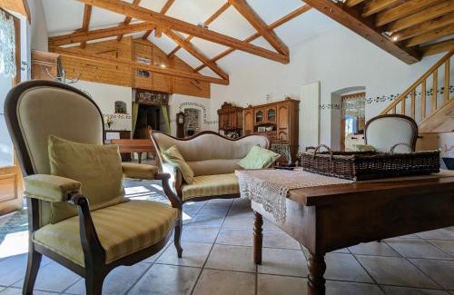Retournac Cama Y Desayuno | Chambre d'hôtes en ferme restaurée avec piscine et espace pour groupes - FR-1-582-504