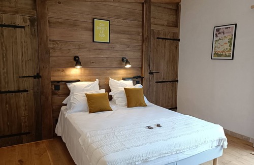 Figeac Cama Y Desayuno | Chambre D'hôtes La Tour du Laurensou Figeac La Campagne en Ville