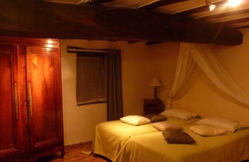 Les Fougerets Cama Y Desayuno | Chambre d'hôtes Saint Jacob Relais de Chasse du XVIII Siècle
