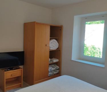 Mazamet Cama Y Desayuno | Chambre d'hôtes Zen à Mazamet, avec garage vélos motos