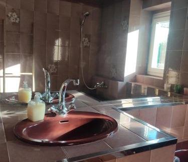 Mazamet Cama Y Desayuno | Chambre d'hôtes Zen à Mazamet, avec garage vélos motos