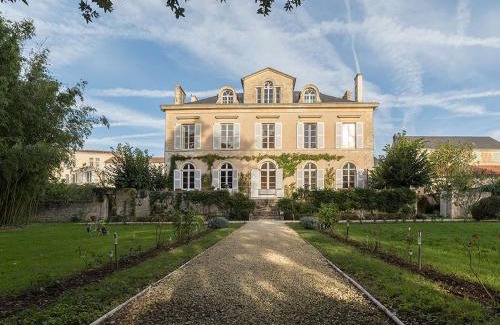 Fontenay-le-Comte Casa | Chambre d'hotes La maison de Maître