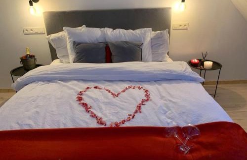 Couture-Saint-Germain Apartamento | Chambre d hôtes Le Joyau with indoor pool and sauna