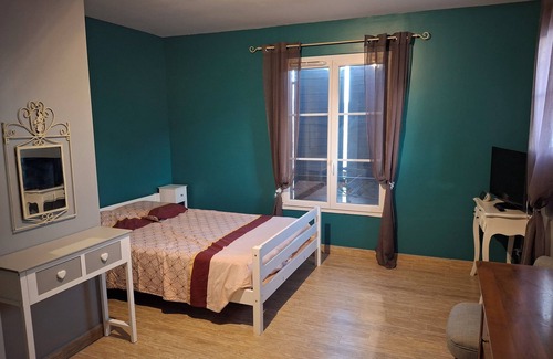 Rasteau Cama Y Desayuno | Chambre Dans Maison D'hôte Récente. A L'étage. WC Indépendant, TV, Wifi