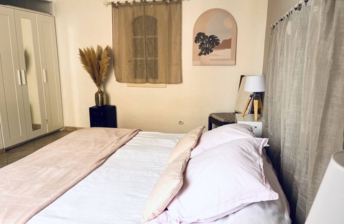 Lezignan-la-Cebe Cama Y Desayuno | Chambre Dans un Petit Coin de Verdure