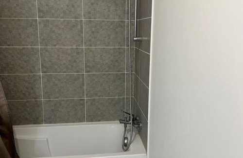 Aubagne Casa | Chambre dans un appartement neuf centre-ville chez l'habitant