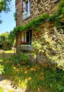 Joinville-le-Pont Cama Y Desayuno | Chambre dans une maison de charme au calme en bord de Marne proche transports