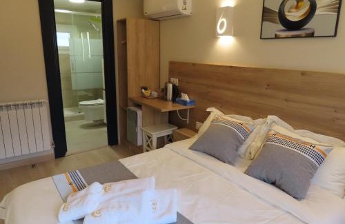 Bondy Casa | Chambre deux personnes avec salle de bain privative
