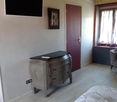Bernadets-Debat Cama Y Desayuno | CHAMBRE DOUBLE AVEC PISCINE ET JACUZZI