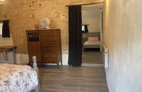 Brux Cama Y Desayuno | Chambre du Jardin, bed and breakfast - family room, sleeping 1-4