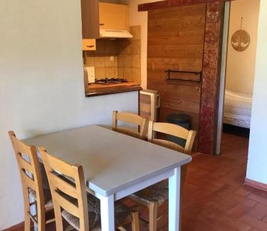 Saint-Andre-d'Olerargues Casa | Chambre Thym Mas Bel Esperance
