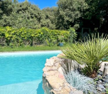 Saint-Genies-des-Mourgues Cama Y Desayuno | CHAMBRE d'Hôtes avec PISCINE & KITCHENETTE