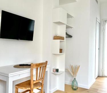Saint-Genies-des-Mourgues Cama Y Desayuno | CHAMBRE d'Hôtes avec PISCINE & KITCHENETTE