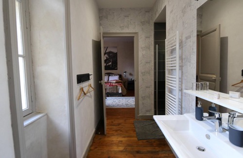 Mouchamps Cama Y Desayuno | Triple-Baño con ducha-Superior-Vista al Jardín-chambre rené GUILBAUD.