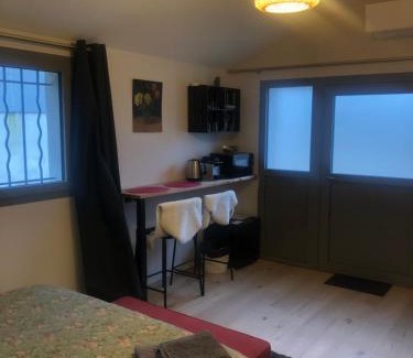 Charbonnieres-les-Bains Casa | Chambre indépendante Charbonnières Les Bains