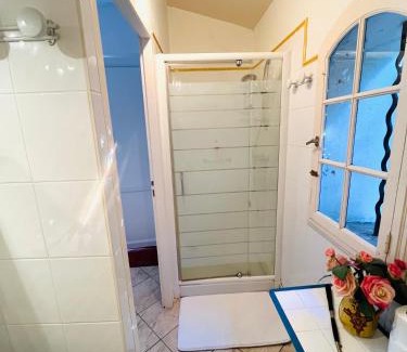 Lezignan-la-Cebe Casa | Chambre indépendante à Lezignan-la-Cèbe