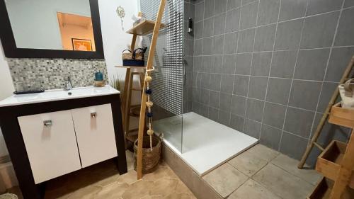 Garrigues Casa | Chambre indépendante au Joli Mazet à Nîmes idéalement situé entre la garrigue et la ville