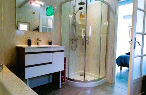 Brezilhac Cama Y Desayuno | Chambre Indépendante Piscine, Parc, Cuisine.