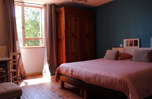 Mortagne-sur-Sevre Cama Y Desayuno | Chambre "jardin" Accessible aux Personnes à Mobilité Réduite