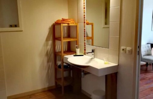 Mortagne-sur-Sevre Cama Y Desayuno | Chambre "jardin" Accessible aux Personnes à Mobilité Réduite
