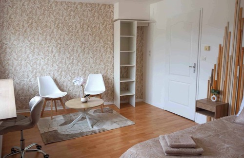 Joeuf Cama Y Desayuno | Chambre Jessy 20m² - 2 bathrooms - Balcony - WIFI - Parking