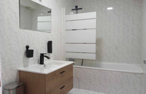Joeuf Cama Y Desayuno | Chambre Jessy 20m² - 2 bathrooms - Balcony - WIFI - Parking