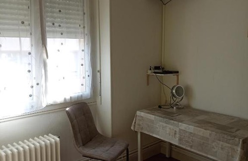 Le Creusot Casa | Chambre meublée au cœur de ville - chez l'habitant