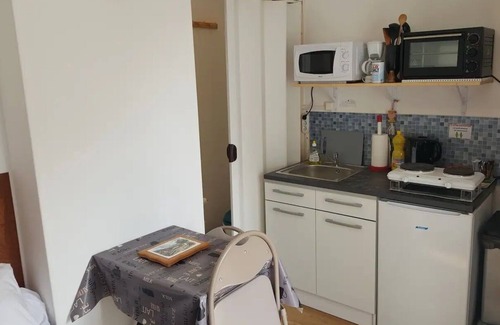 Generac Cama Y Desayuno | Chambre Meublée Avec Kitchenette Dans un Jardin Fleurie à la Campagne