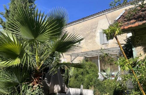 Issigeac Casa | Chambre paisible dans une ancienne bâtisse rénovée