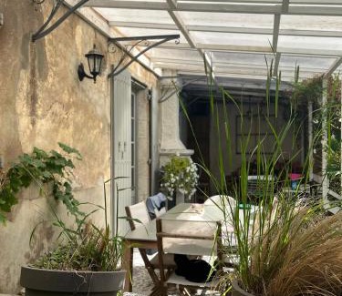 Issigeac Casa | Chambre paisible dans une ancienne bâtisse rénovée