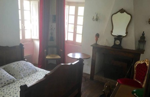 Pietra-di-Verde Cama Y Desayuno | Chambre Palière 2 Étag Dans Maison de Maître, Salle de Bain/wc Partagée au rdc