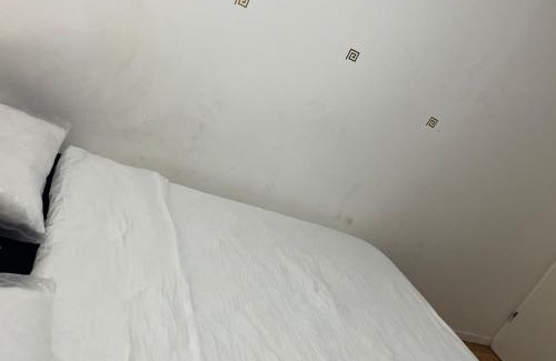 Montereau-Fault-Yonne Casa | Chambre pinselc