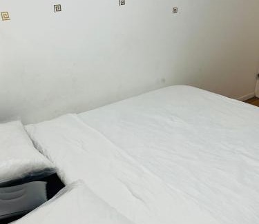Montereau-Fault-Yonne Casa | Chambre pinselc