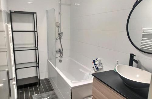 Woippy Cama Y Desayuno | Chambre privée 23m - Canapé lit - WIFI - Appart 120m