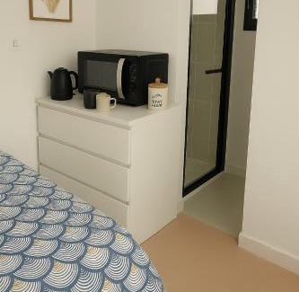 Plouguerneau Cama Y Desayuno | Chambre privée 350 m de la mer et proche et gr34 avec coin repas et micro onde