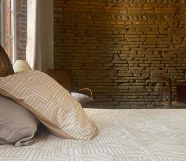 Carbonne Casa | Chambre privée dans maison de ville du XVIIIe siècle