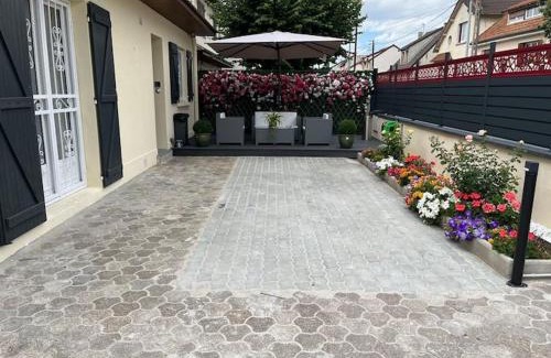 Bondy Casa | Chambre privée pour 4 personnes en banlieue parisienne à Bondy