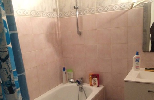 Up 1.5 Saint-Ferreol Cama Y Desayuno | Chambre Privee Dans Appartement